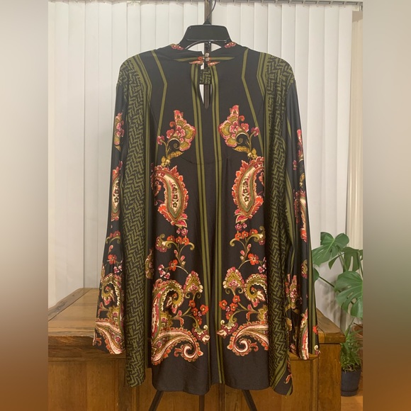 AVENUE Women’s Tunic - Floral long sleeve, Size: 26/28 - Picture 7 of 10